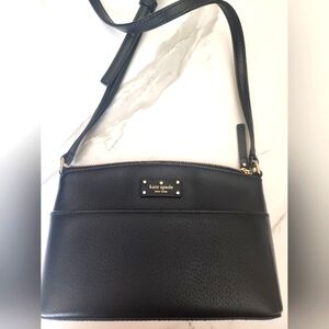 Kate Spade Black Crossbody..in like new condition! Giftable with Kate Spade box!